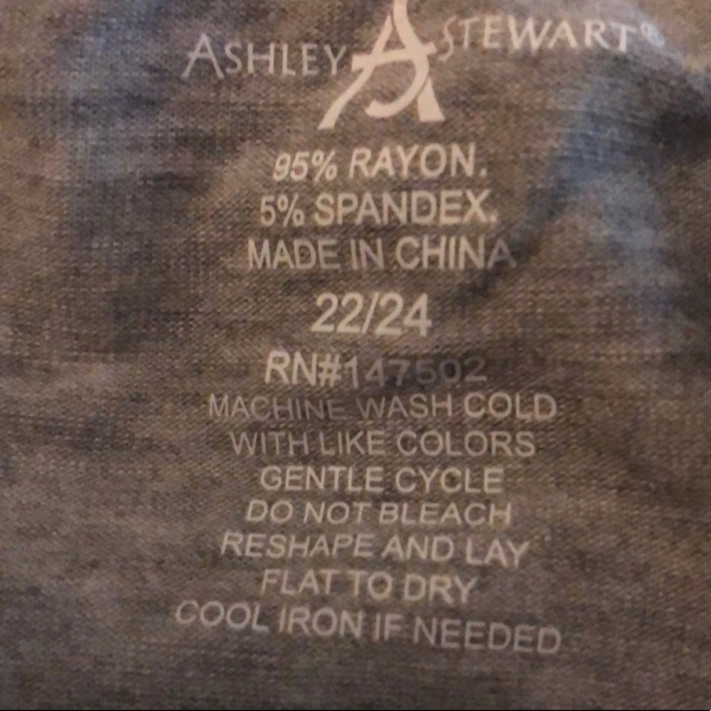 ASHLEY STEWART GRAPHIC TOP - Picture 6 of 6